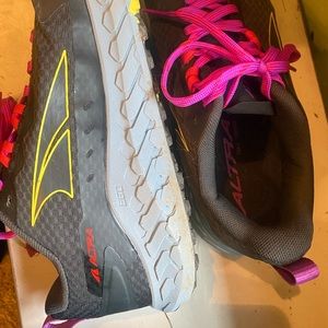 Worn once.  The sales person talked me into a 9.5 and I wear a 9.  Comfy !